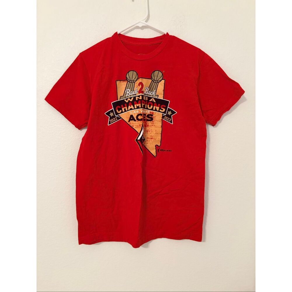 Las Vegas Aces Back to Back WNBA Champions 2022 2023 T-Shirt Size M Red Stadium